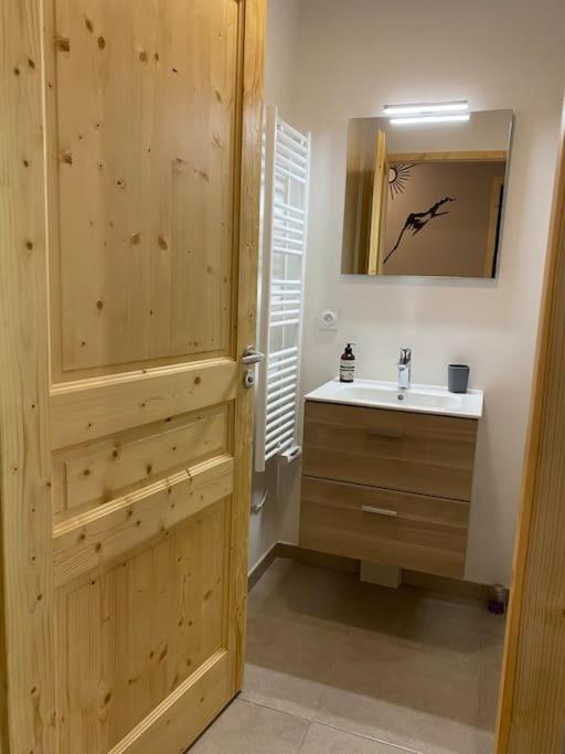 Gorgeous 2 Bedroom, 2 Full Bath, Ski In Apartment! Winner Of 2025 And 2024 Traveller Award! Morzine Extérieur photo